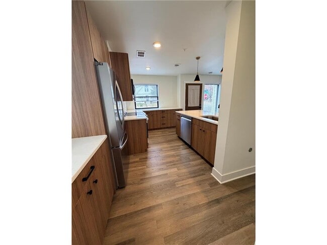 Photo - 131 W 46th St