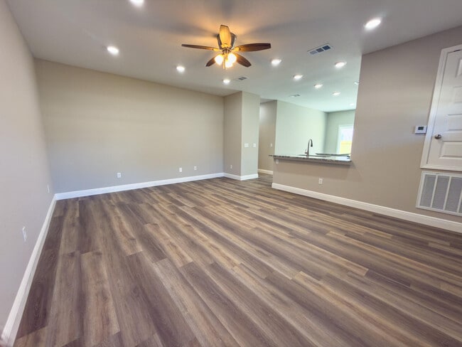 Photo - 6635 Water St