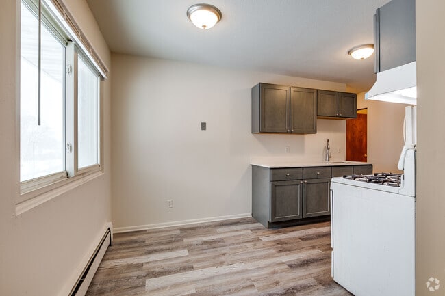 2BR, 1BA - 700SF - Dining Area