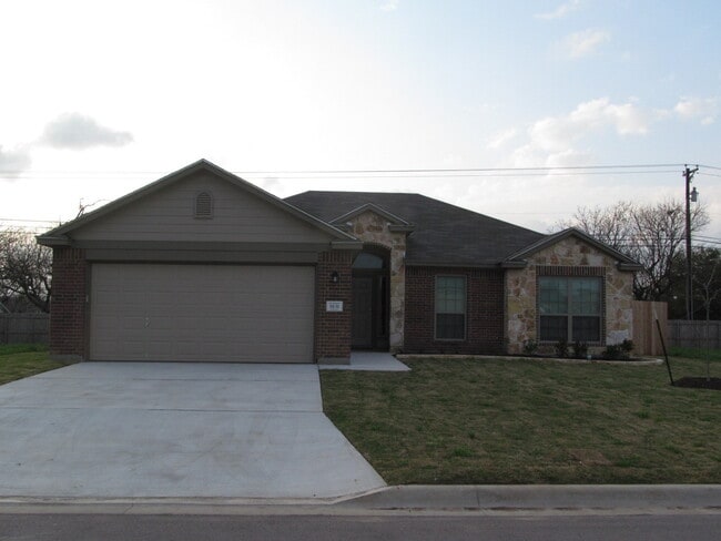 Building Photo - 4 BEDROOM, BISD