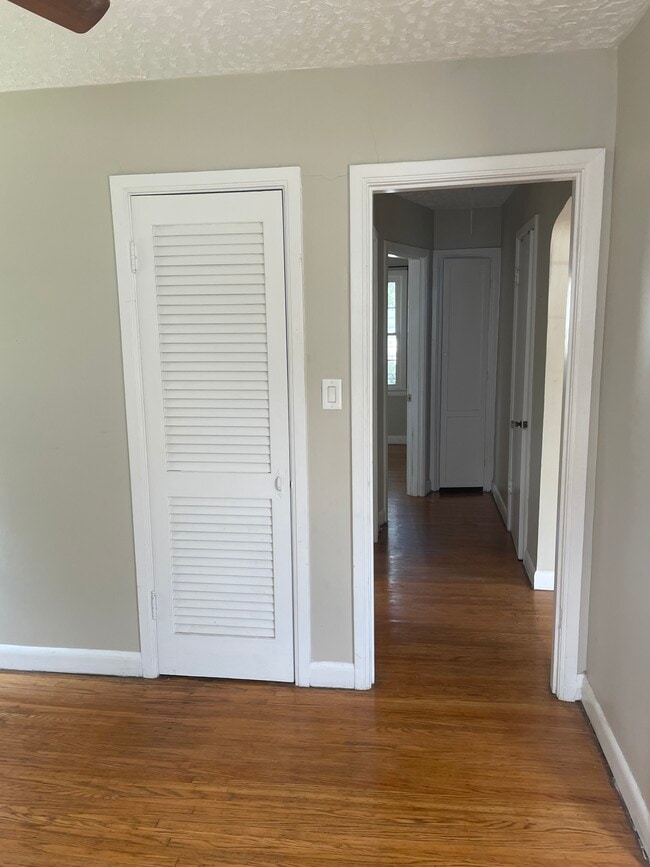 Photo - 622 Harris Plz