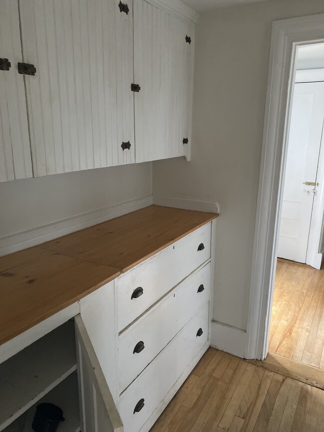 Despensa con encimera - 214 French St Unidad 3