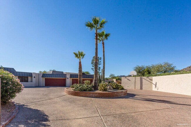 Photo - Beautiful 5 bed/4 bath + Den in Desirable Paradise Valley