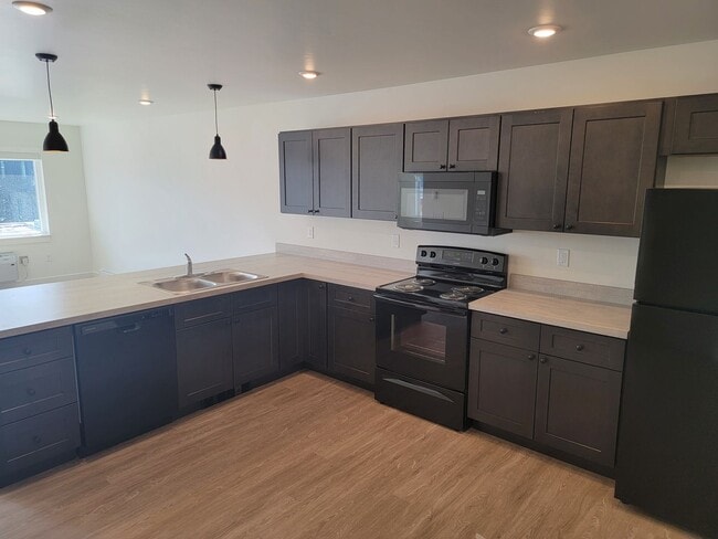 Building Photo - 1469 Windrow Dr Unit A2