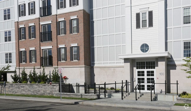 Photo - Brooke Pointe