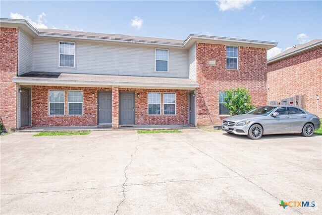 Building Photo - 3708 Malibu Ln Unit D Rental