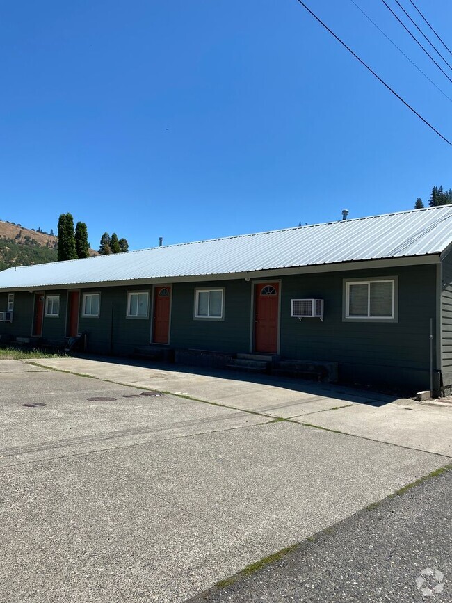 Building Photo - Newly Remodeled 2 Bedroom, 1 Bathroom Unit... Rental