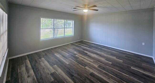 Building Photo - 132 W Texaco St Rental