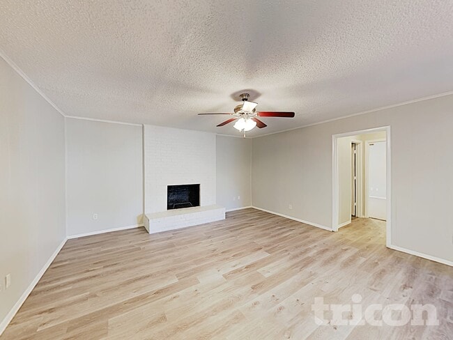 835 Live Oak Dr