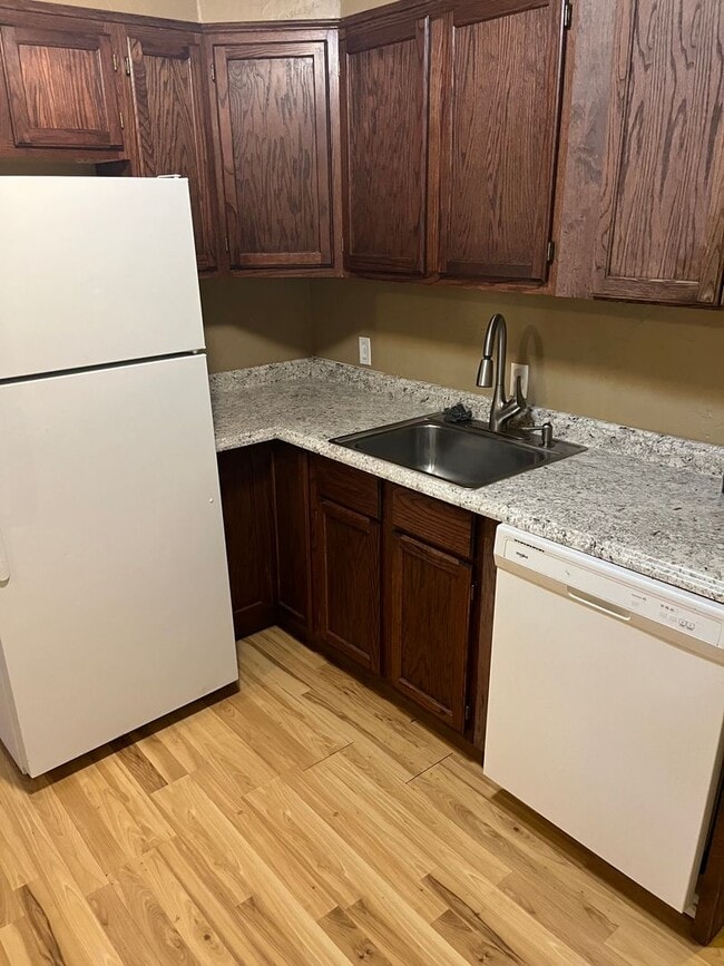 Photo - 3 Bed 1 Bath Downstairs unit.