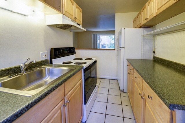 941 15th Street #1 Kitchen - 941 15th Street