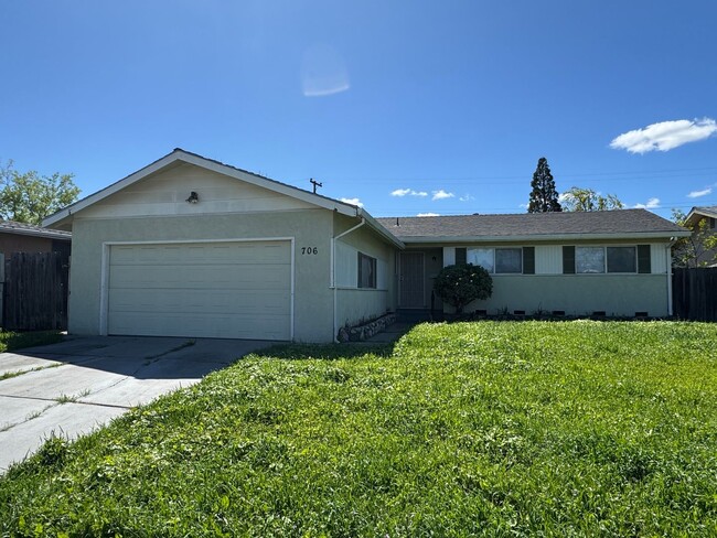 Three Bed, Two Bath Home with New Carpet a... - Three Bed, Two Bath Home with New Carpet a...