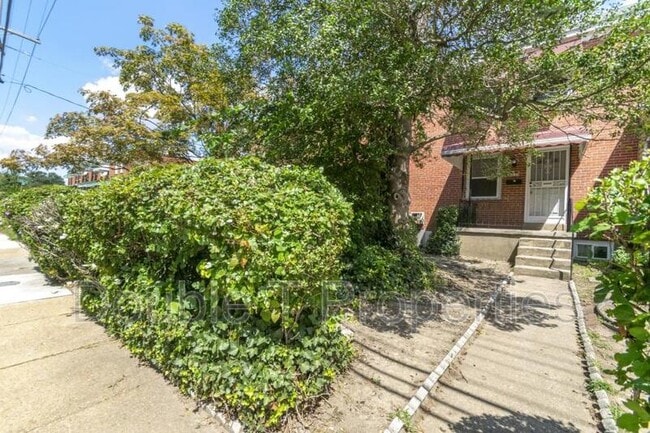 Photo - 3033 Seamon Ave