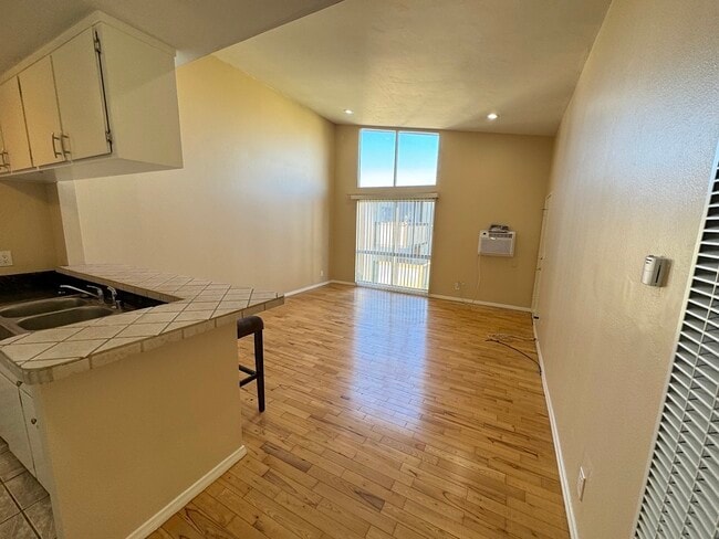 Photo - 808 Coriander Dr Unit B