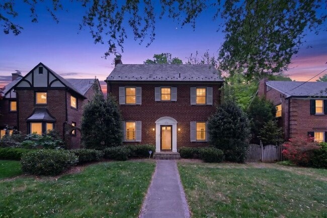 Photo - 4825 Butterworth Pl NW