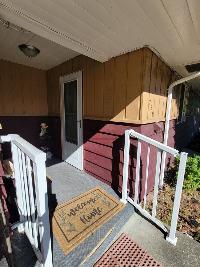 Photo - 752 N 195th St Unit Carriage House