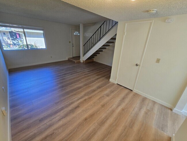 910 Amistad Ct