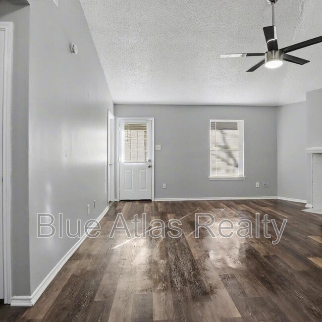 Photo - 1009 W Hills Terrace