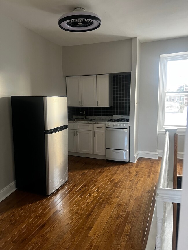 Building Photo - 7124 Germantown Ave Unit 3