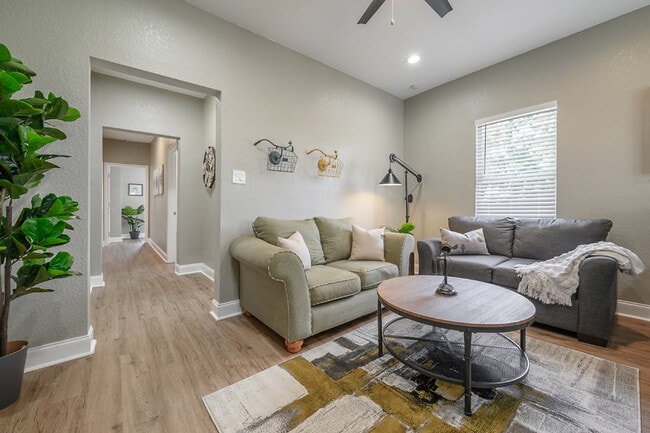 Photo - 2501 W North B St Unidad FL2-ID1053139P