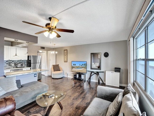 Photo - 3014 Cornwall A