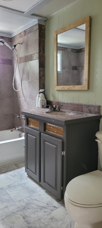 Photo - 205-437 Holt Ave