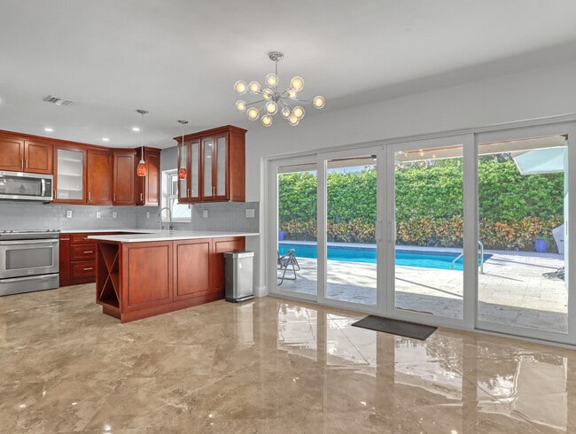 Building Photo - 1298 NW 4th St