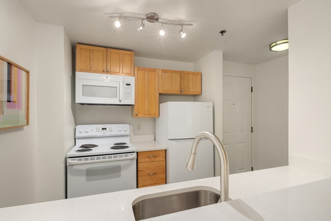 Photo - 1616 Summit Ave Unit #203