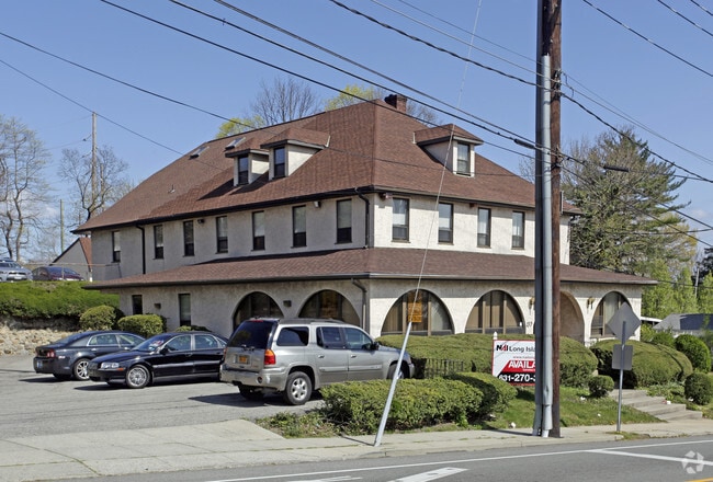 Primary Photo - 80 Glen Head Rd