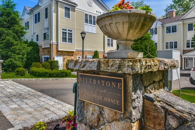 Photo - 69 Riverdale Ave Townhome