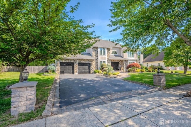 Photo - 61 Amherst Way