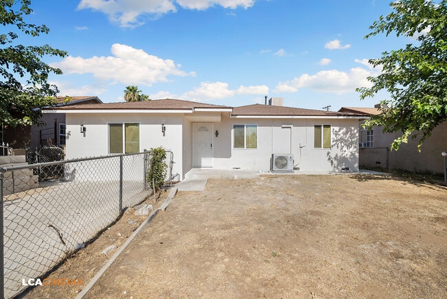 Photo - 10800 Santa Barbara St