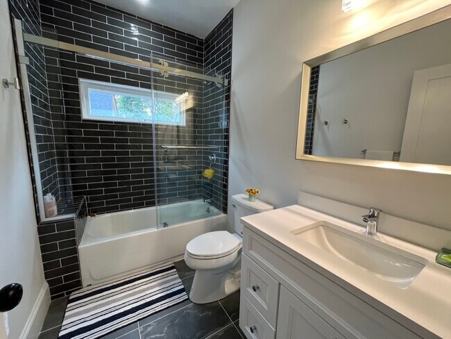 Photo - 98 Sharon St