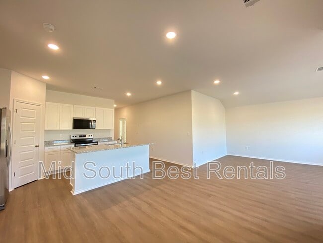 Photo - 44 Kelton Ln