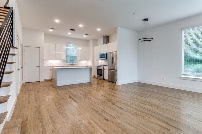 Photo - 1832 N Garrett Ave Unit 103