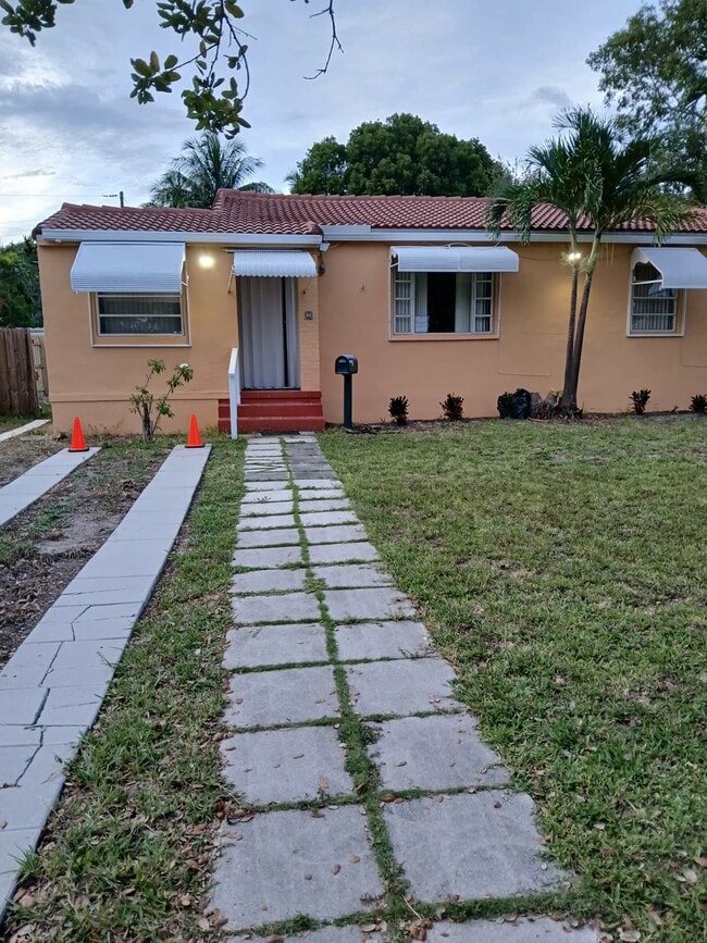 Building Photo - 1 N Melrose Dr Rental