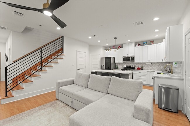 Photo - 3634 Dreyfus St