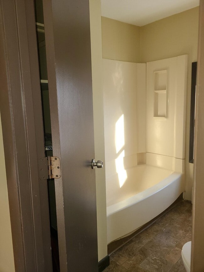 Photo - 31 Leyfred Ter Unit 3