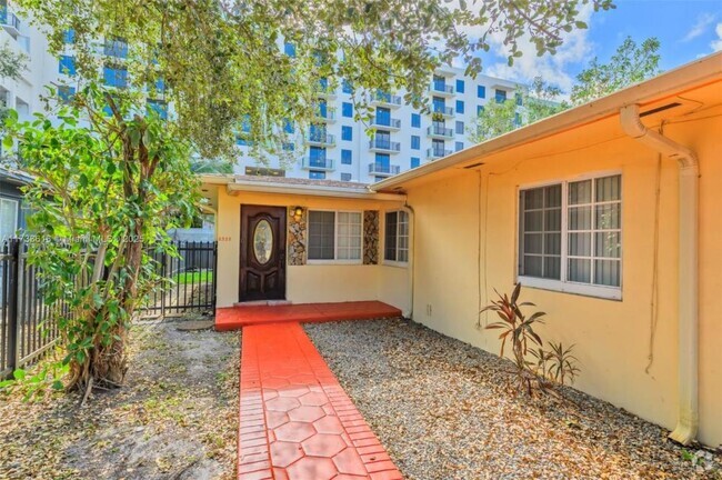 Building Photo - 3 bedroom in North Miami FL 33160 Rental