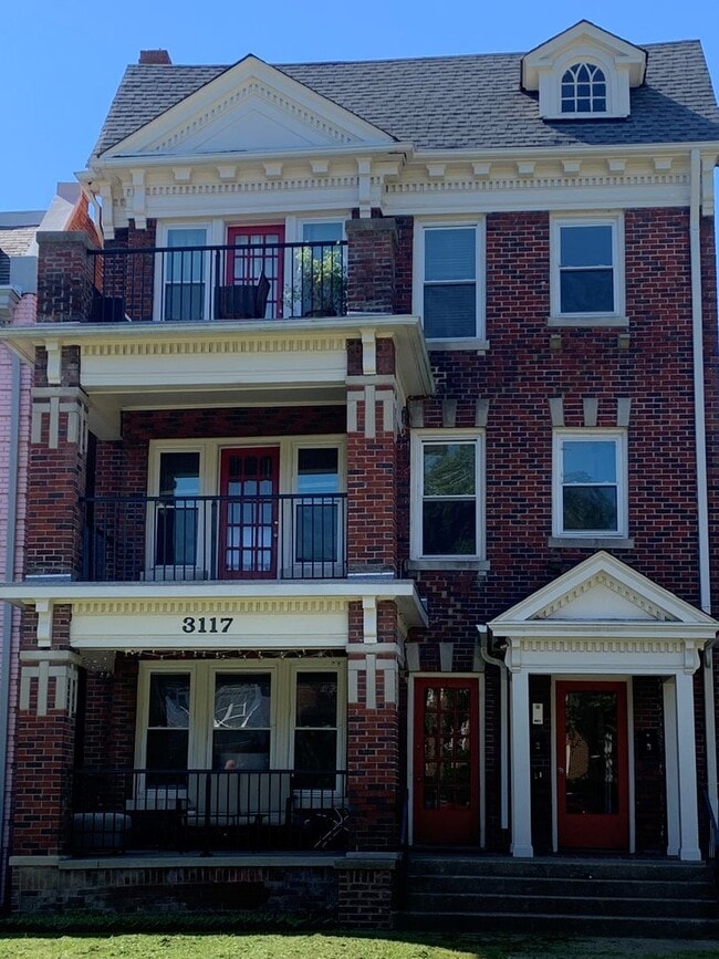 Building Photo - 3117 Grove Ave Unit Apt. 2
