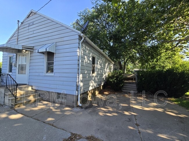 Photo - 867 Maxwell St