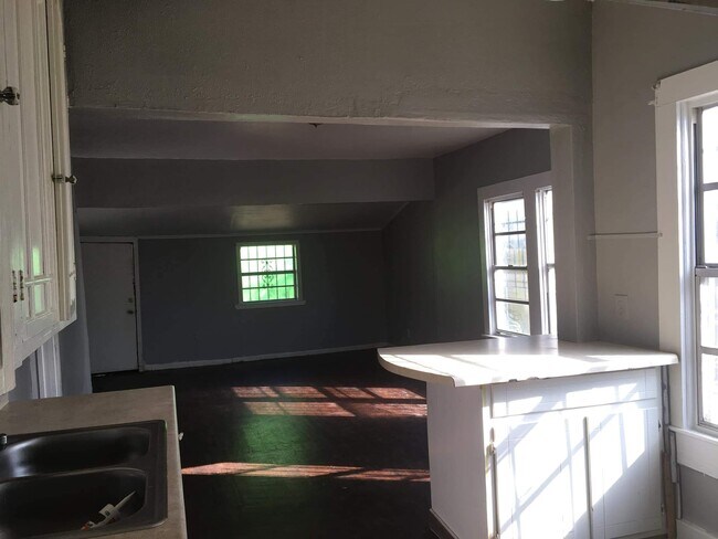 Photo - 3816 Holmes St