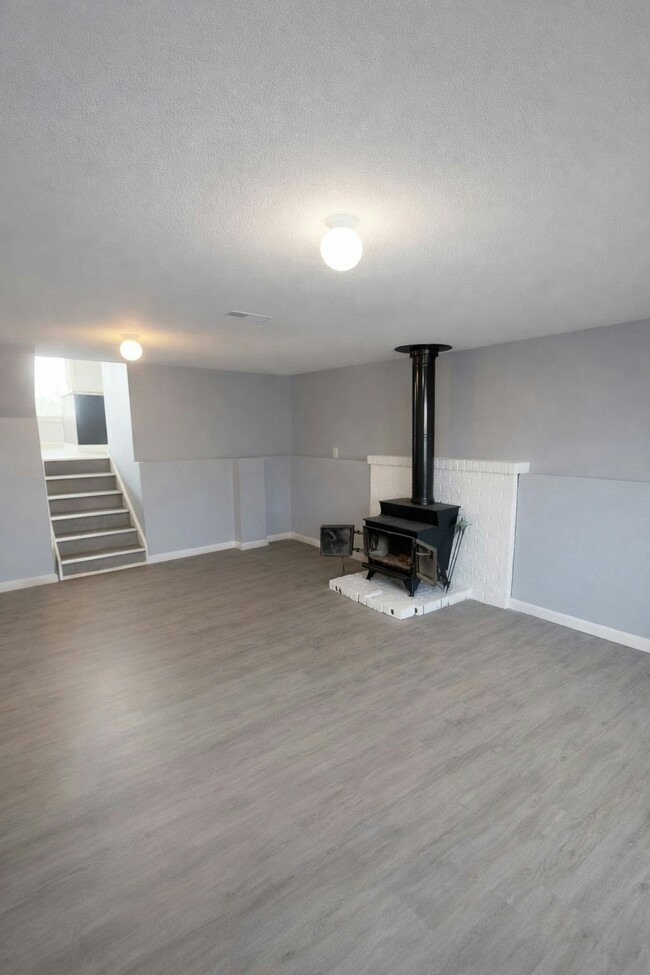 Photo - 112 Dunderry Ln