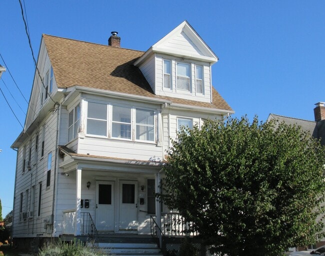 Photo - 330 Bradley St