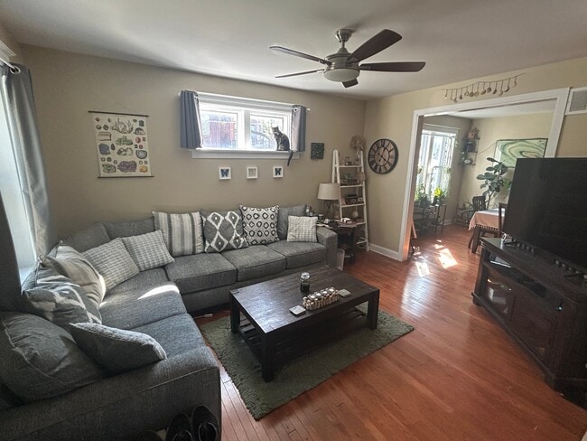 Photo - 3345 Salena St