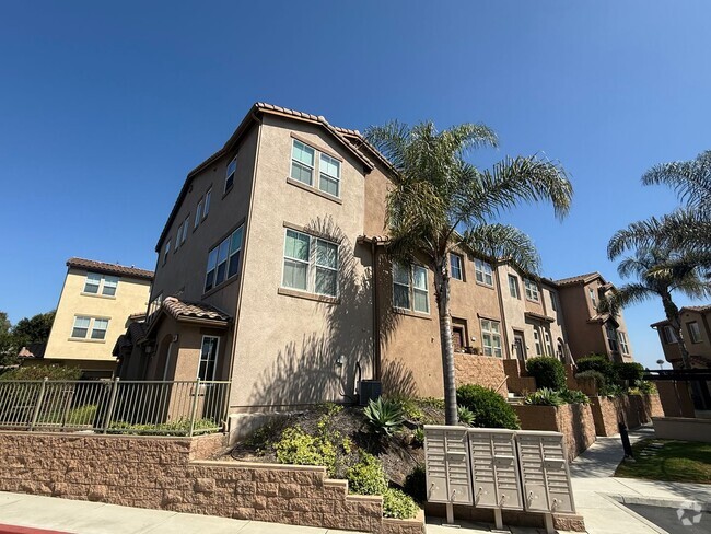 Building Photo - Great 3B/2.5BA Townhome in San Marcos!