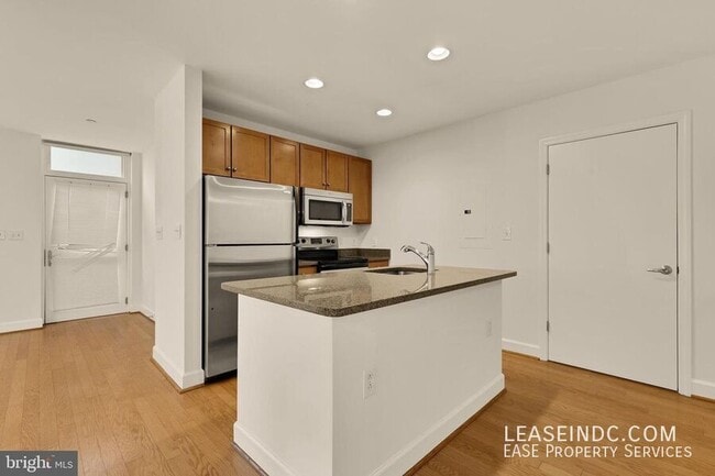 Photo - 150 V St NW Unit #V02