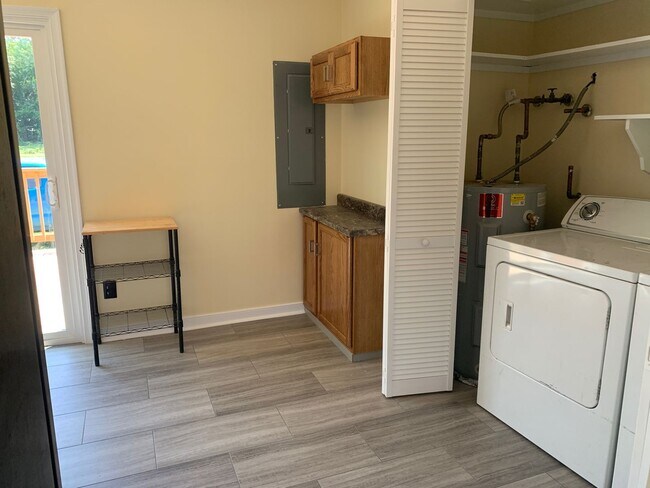 Photo - Quaint 3 Bedroom, 2 Bath Home in Montrose!