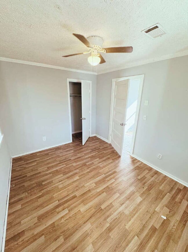 Photo - 743 Bright St