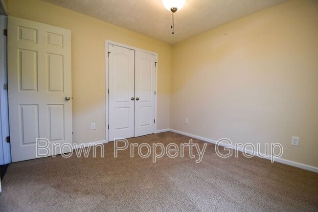 Photo - 494 Hogart St